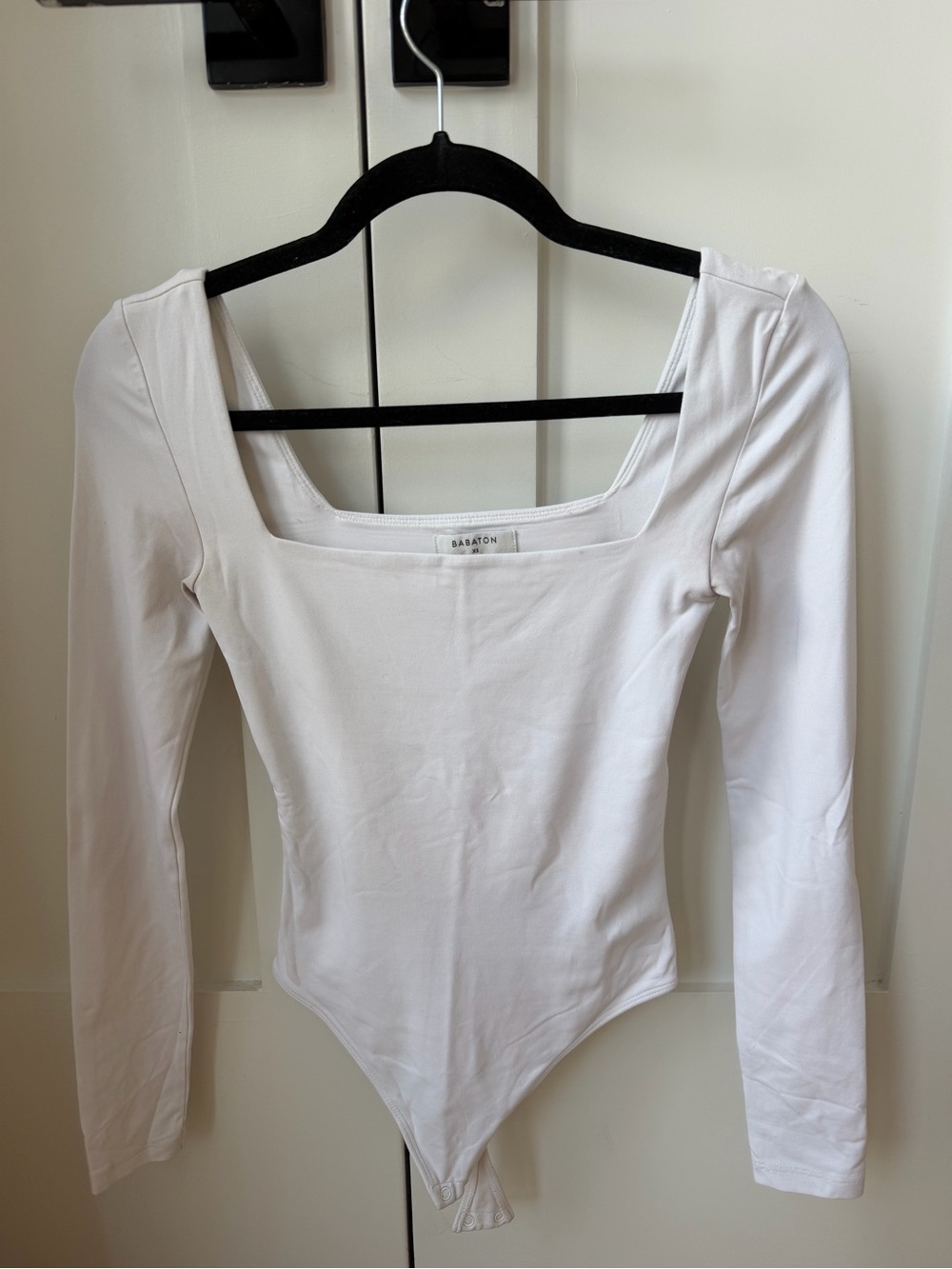 Aritzia Babaton White Square-Neck Long Sleeve Bodysuit